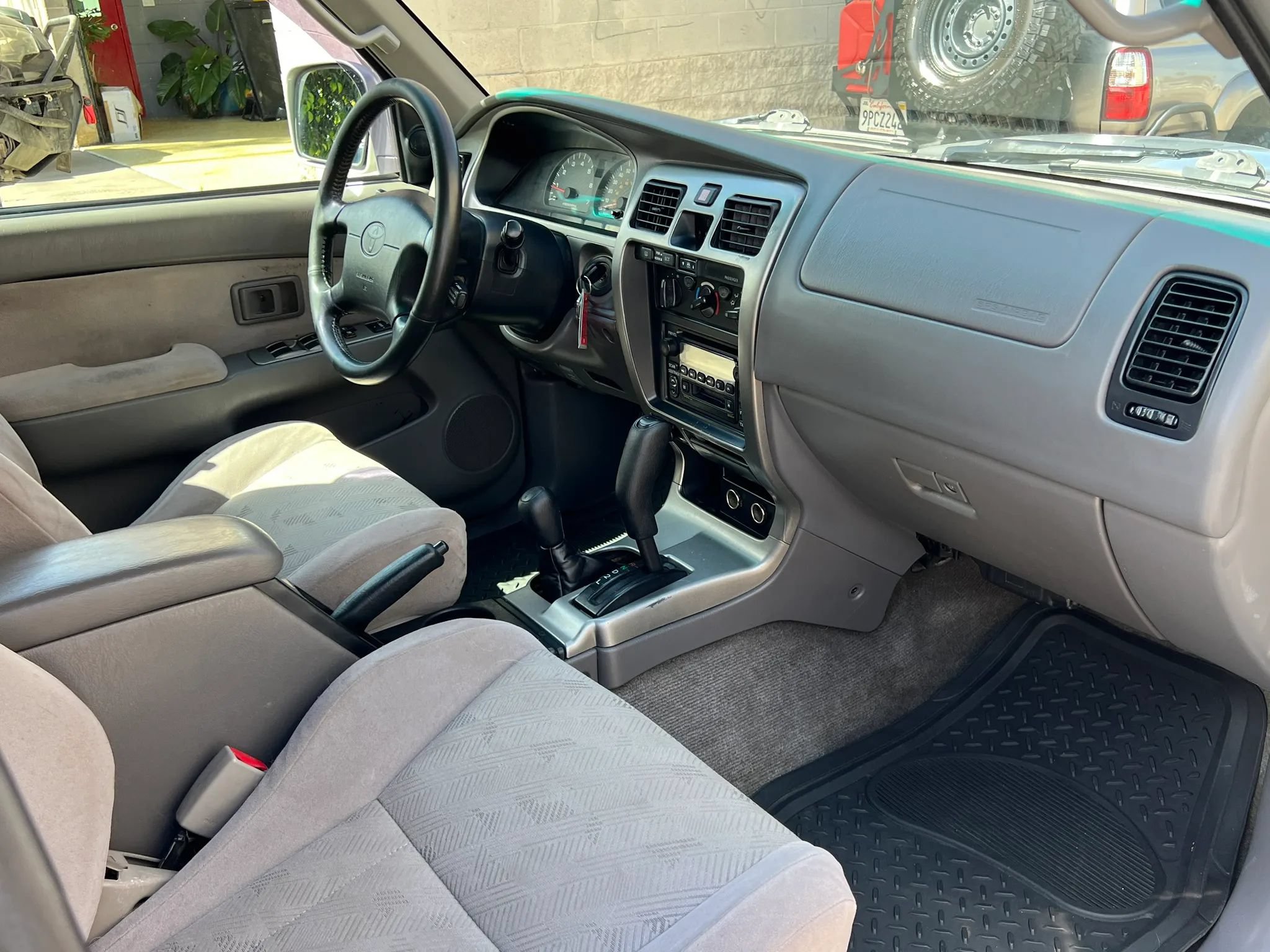 Used 2001 Toyota 4Runner SR5 AWD/4WD image 6