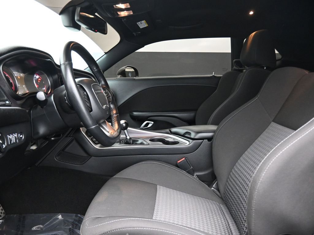 Used 2022 Dodge Challenger R/T w/ Performance Handling Group image 8