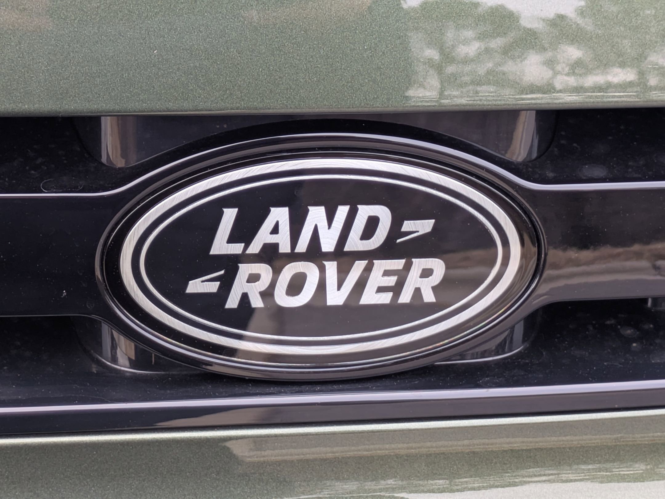 New 2026 Land Rover Defender 110 X-Dynamic SE image 32