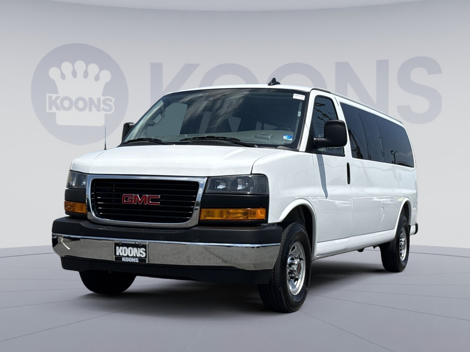 Used 2025 GMC Savana 3500 LT w/ LT Preferred Equipment Group RWD image 1
