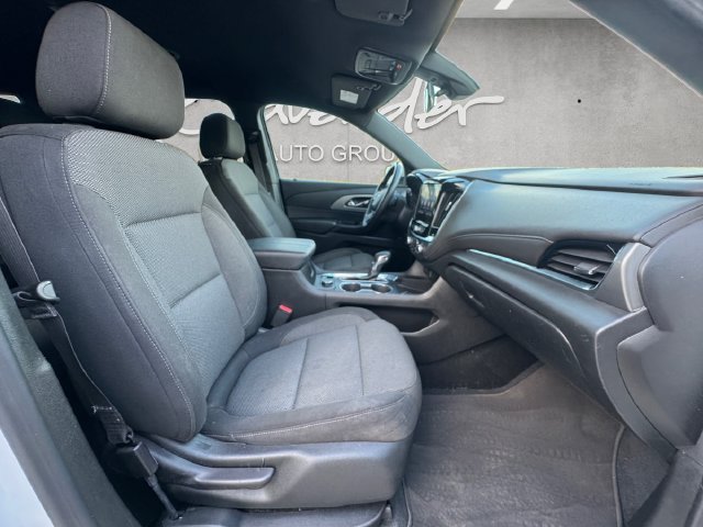 Used 2023 Chevrolet Traverse LT FWD image 24