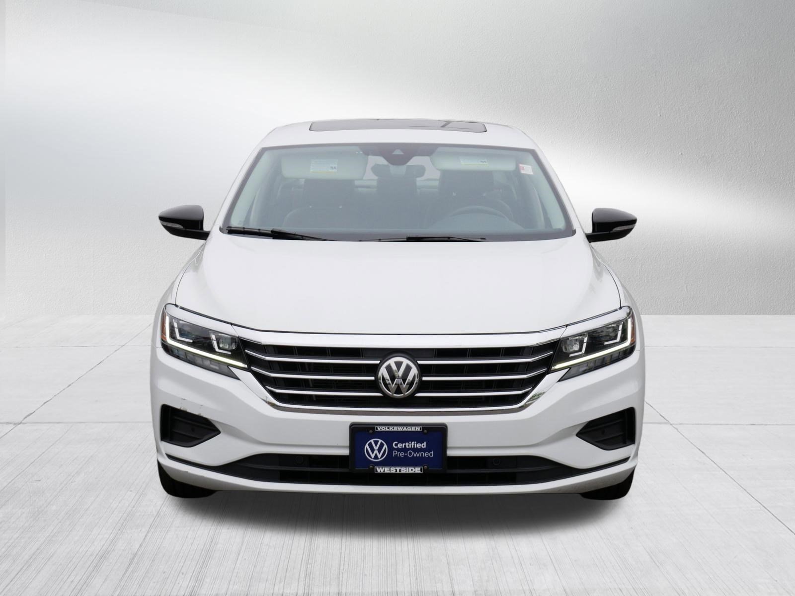 Certified 2022 Volkswagen Passat 2.0T FWD image 2