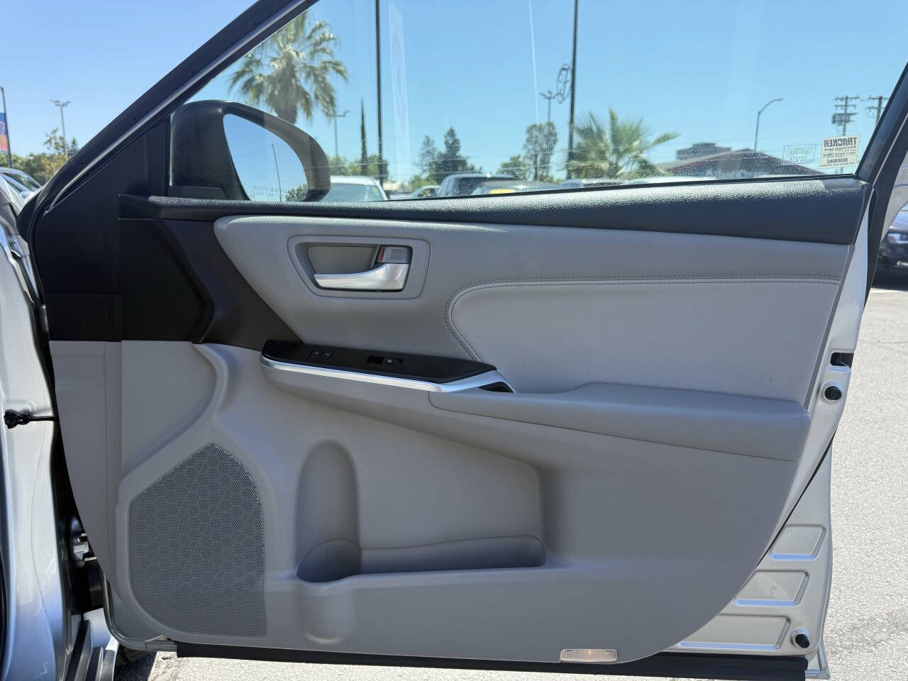 Used 2017 Toyota Camry XLE w/ Moonroof Package FWD image 14