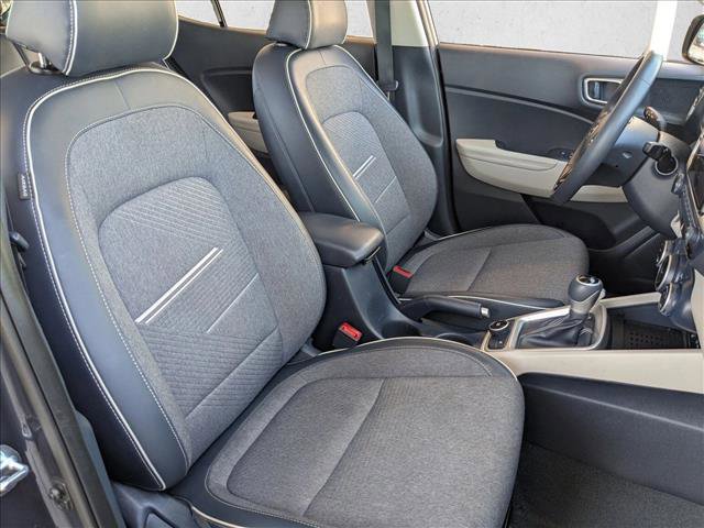 Used 2025 Hyundai Venue Limited FWD image 21