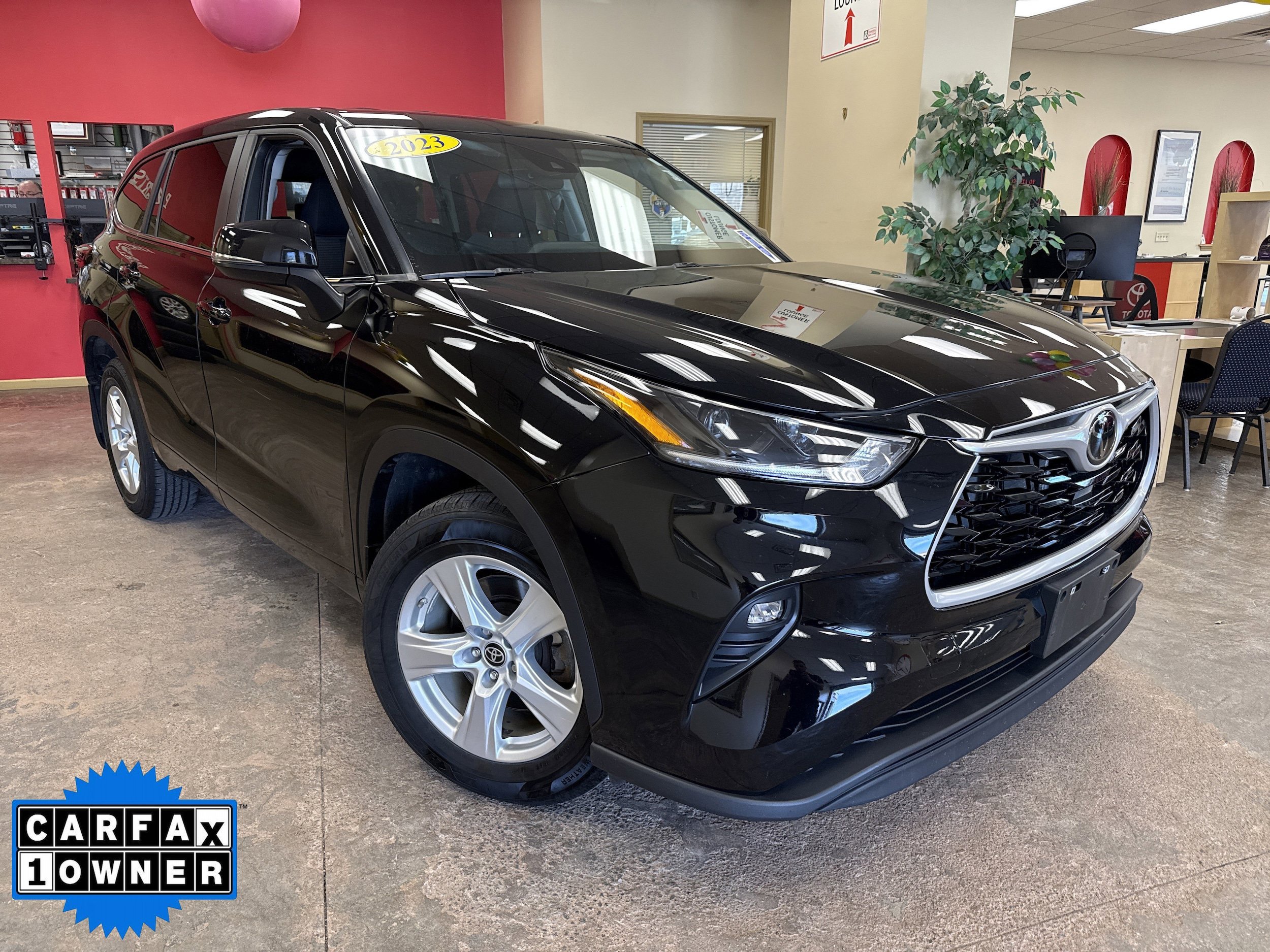 Used 2023 Toyota Highlander LE