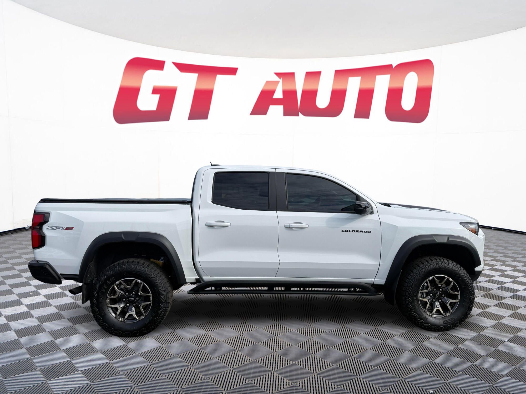 Used 2024 Chevrolet Colorado ZR2 w/ Technology Package image 8