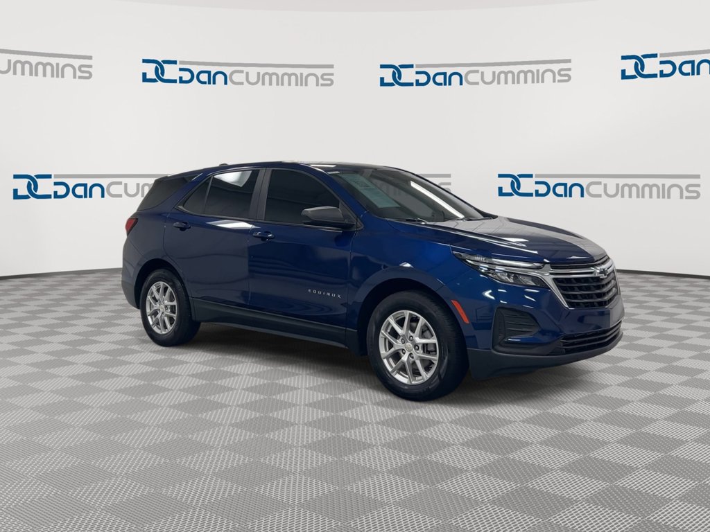 Used 2022 Chevrolet Equinox LS FWD image 2
