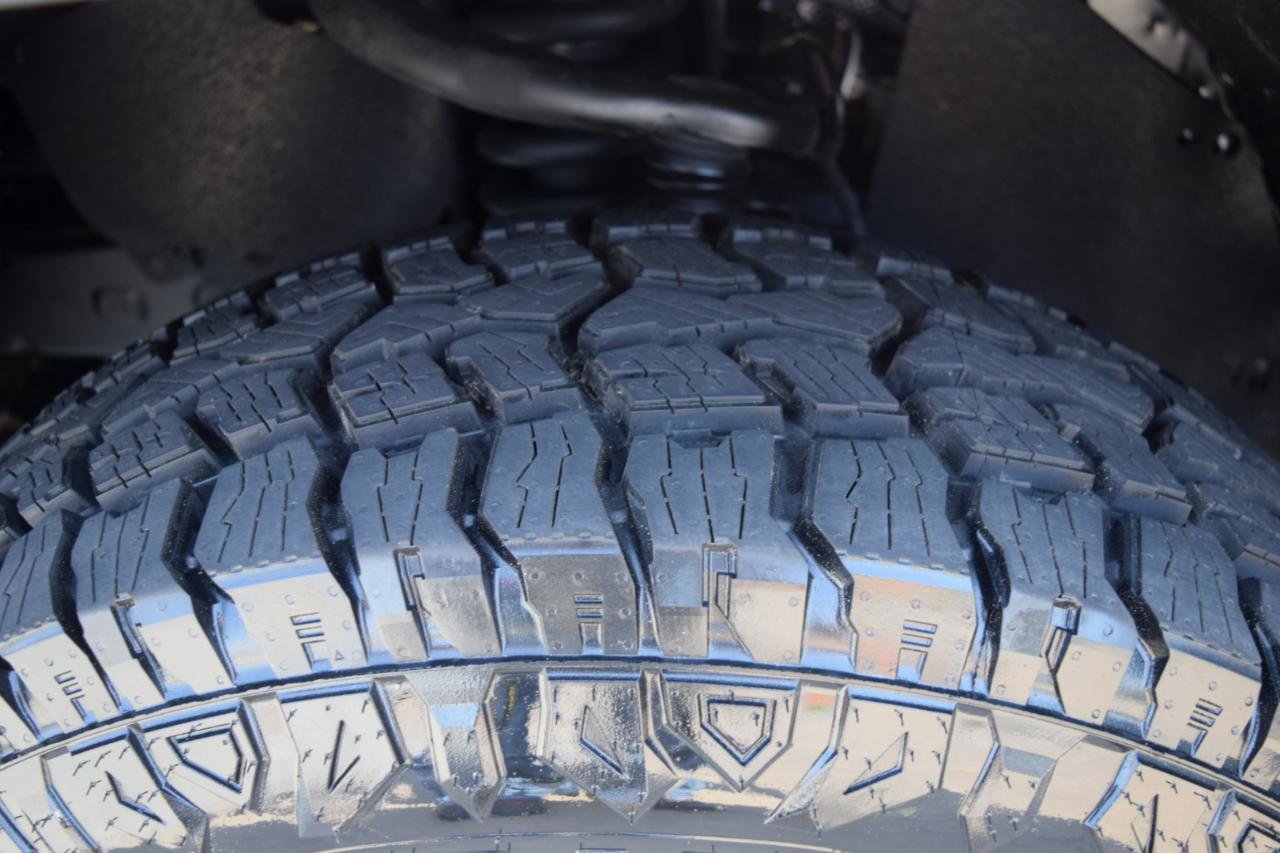 Used 2018 Toyota Tacoma SR5 AWD/4WD image 29