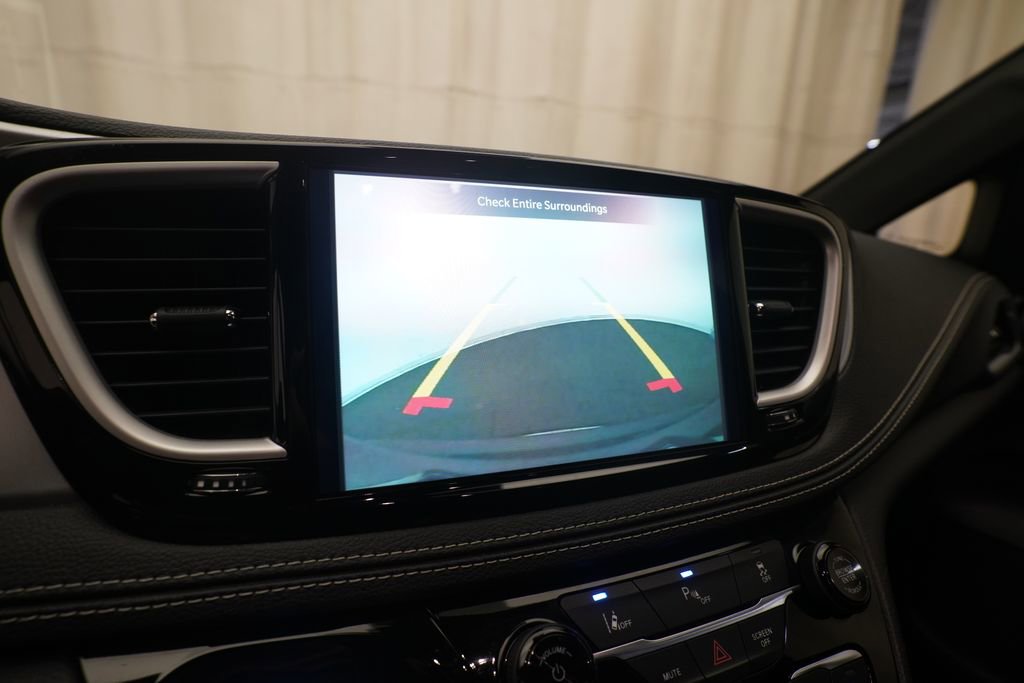 Used 2023 Chrysler Pacifica Touring-L w/ S Appearance Package image 21