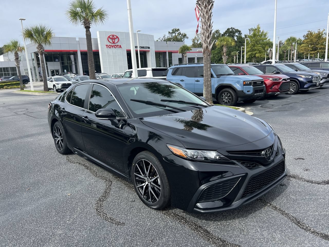 Used 2024 Toyota Camry SE FWD image 2