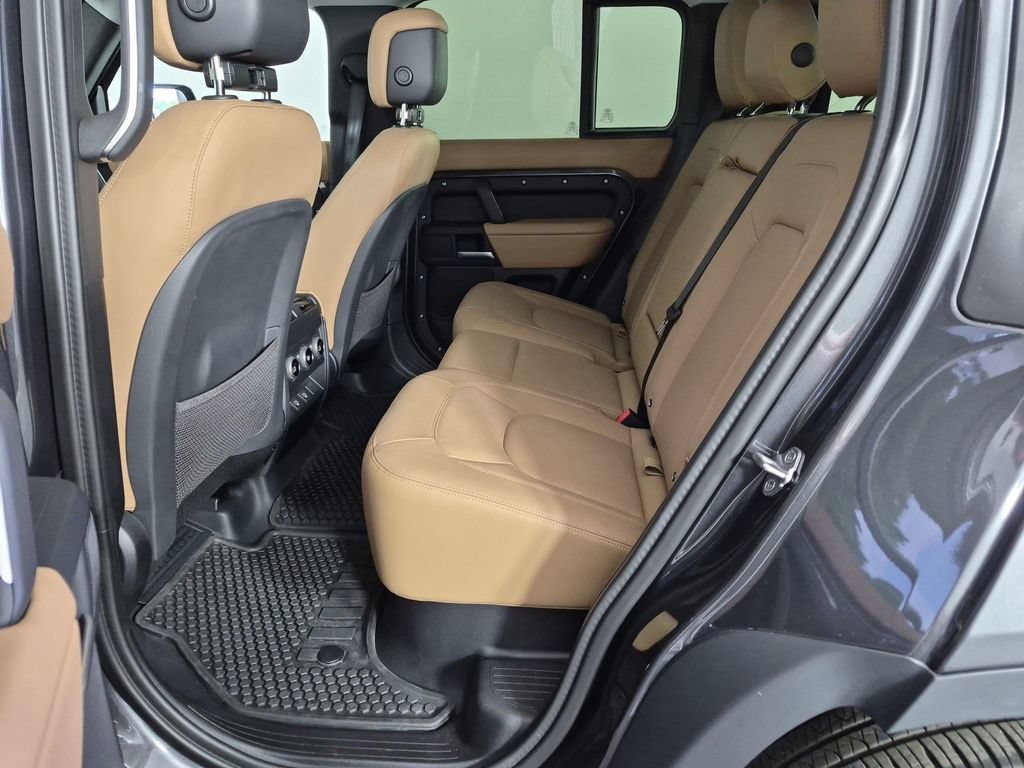 Used 2025 Land Rover Defender 110 S AWD/4WD image 32