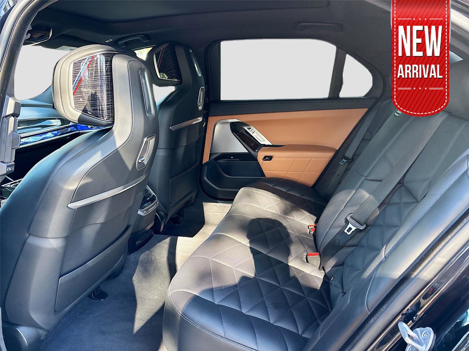 Used 2023 BMW 740i w/ Parking Assistance Package image 27