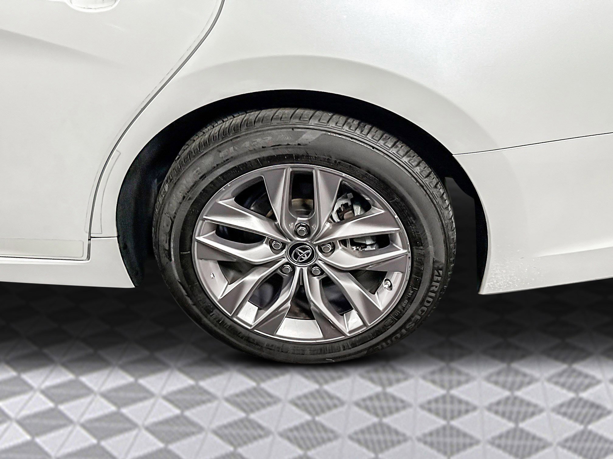 Used 2019 Toyota Avalon XLE w/ Moonroof Package image 33