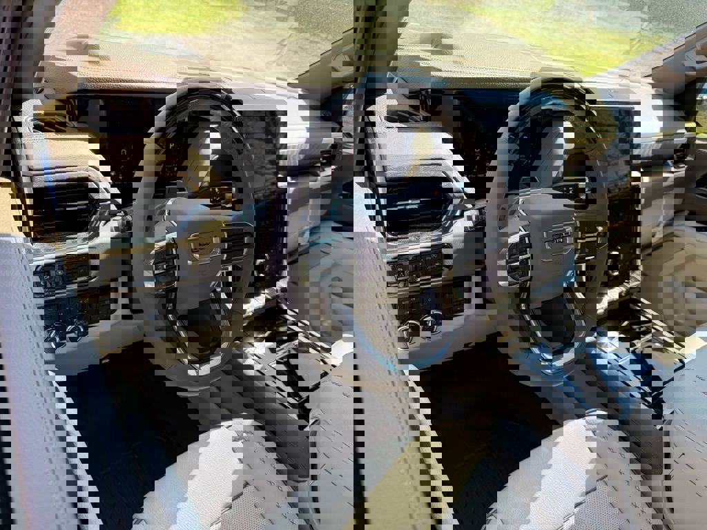 New 2026 GMC Yukon Denali w/ Denali Reserve Package image 3