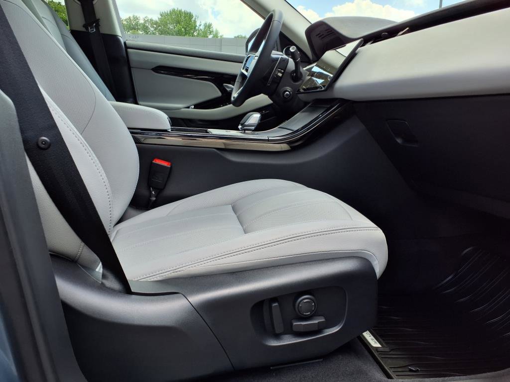 Certified 2025 Land Rover Range Rover Evoque S image 3