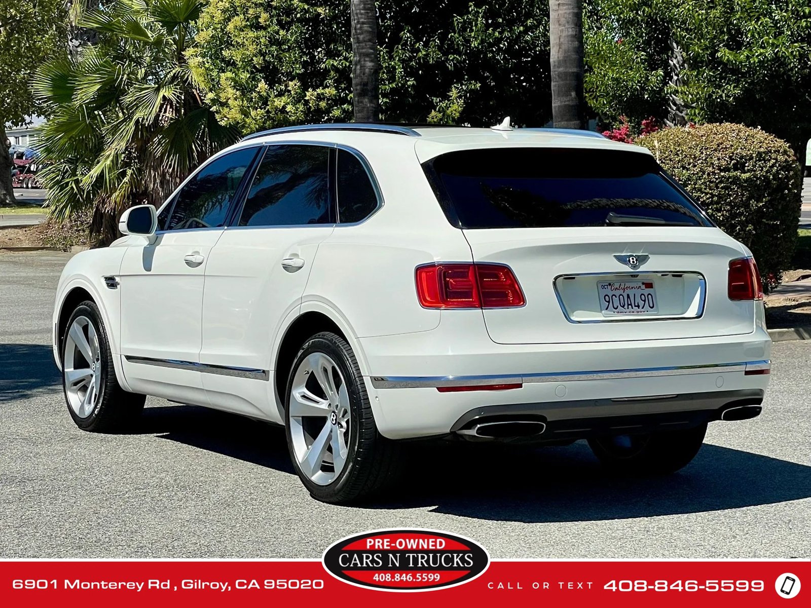 Used 2018 Bentley Bentayga AWD/4WD image 34
