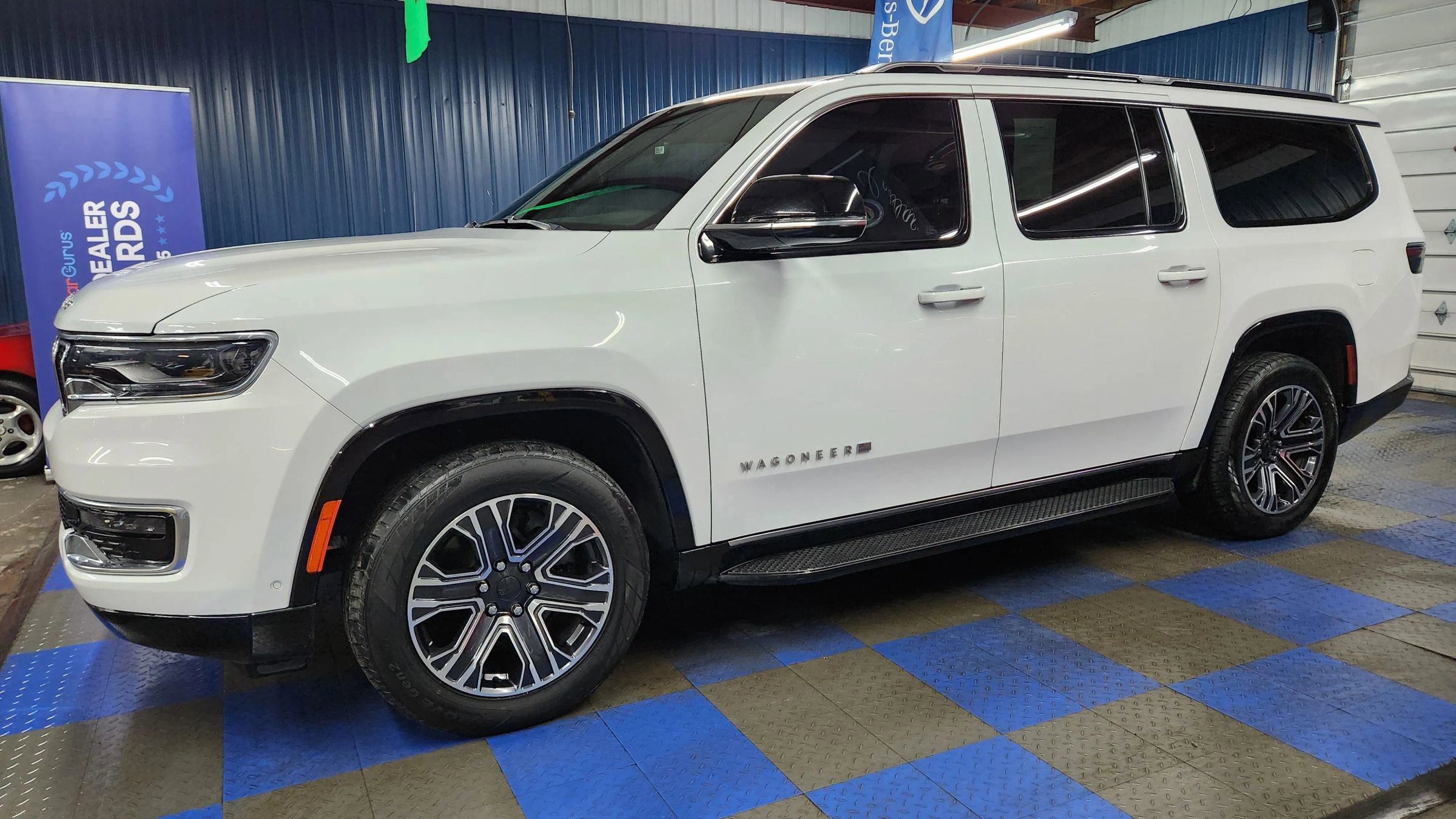 Used 2023 Jeep Wagoneer L Series II image 91