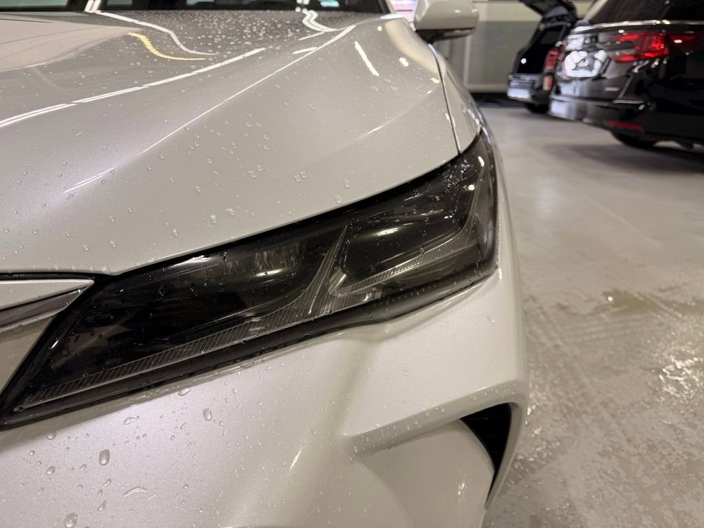 Used 2019 Toyota Avalon Limited w/ All Weather Liner Package FWD image 9