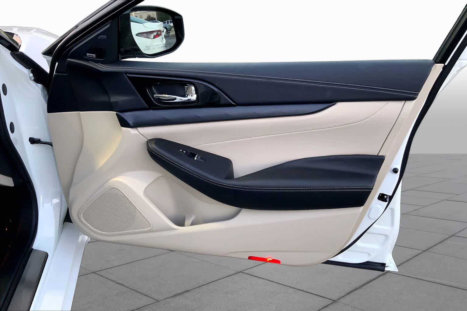 Used 2023 Nissan Maxima Platinum w/ Sport Mat Group FWD image 23
