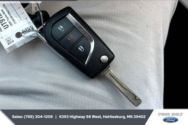 Used 2022 Toyota RAV4 LE image 9