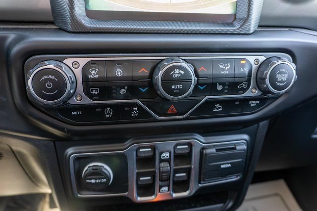 Used 2023 Jeep Wrangler Unlimited Sahara w/ Cold Weather Group AWD/4WD image 26