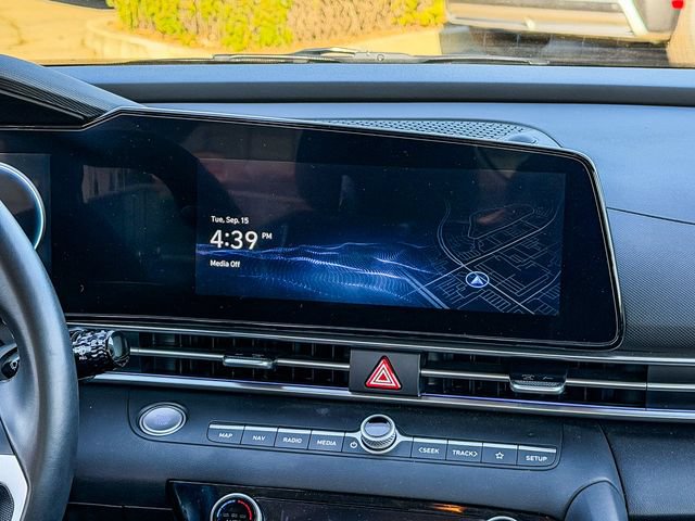 Used 2025 Hyundai Elantra SEL FWD image 16