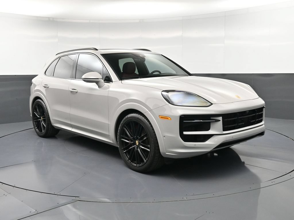 Certified 2025 Porsche Cayenne GTS AWD/4WD image 10
