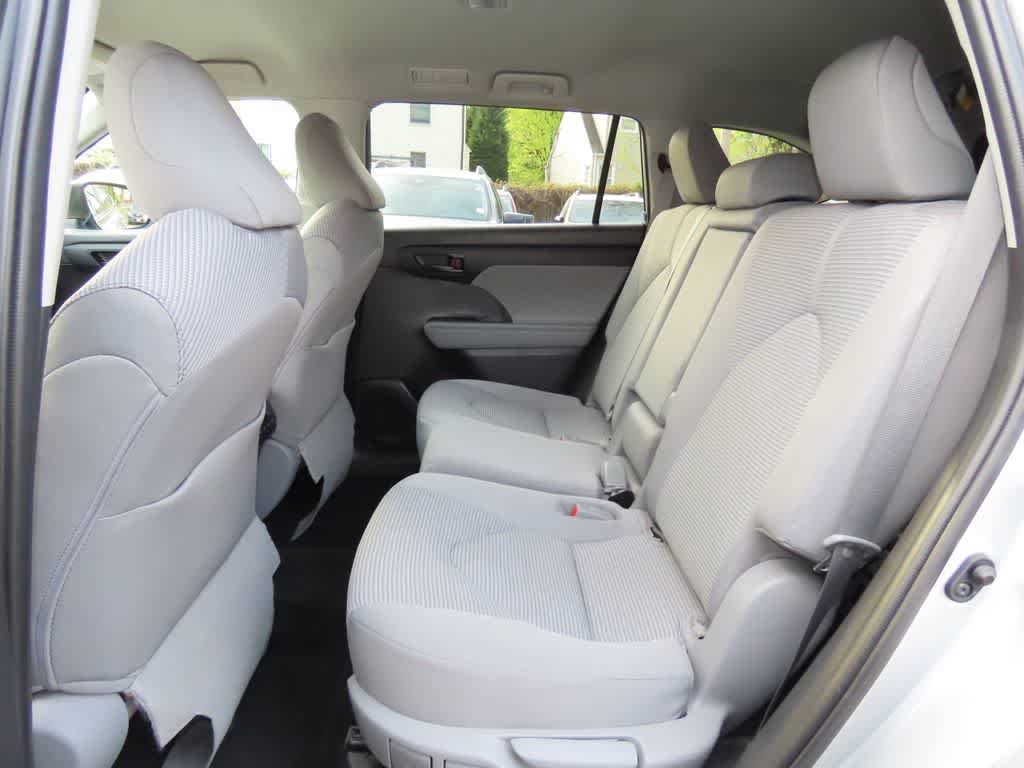 Used 2022 Toyota Highlander LE AWD/4WD image 15