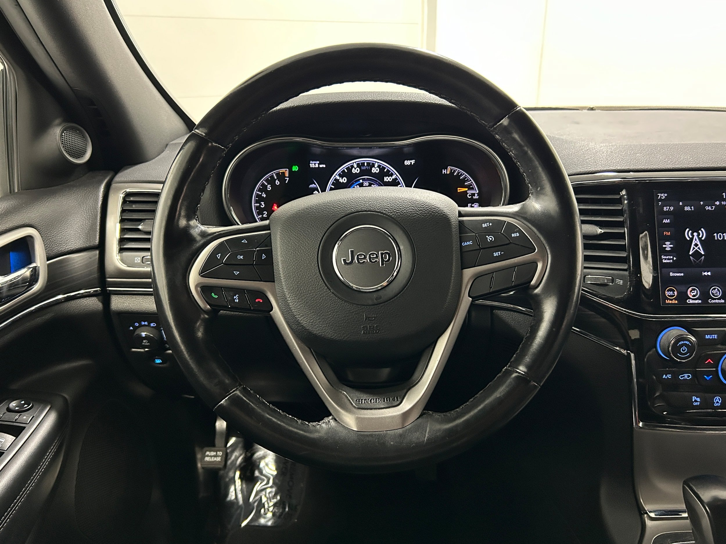 Used 2020 Jeep Grand Cherokee Limited AWD/4WD image 15