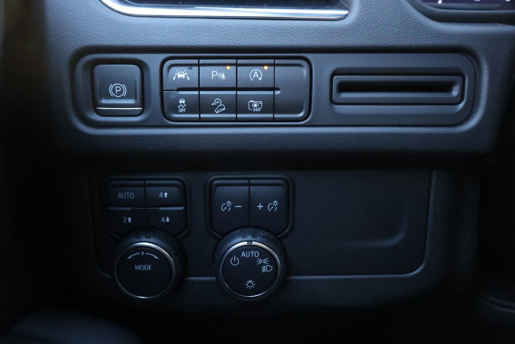 Certified 2023 Chevrolet Tahoe Z71 w/ Luxury Package image 35