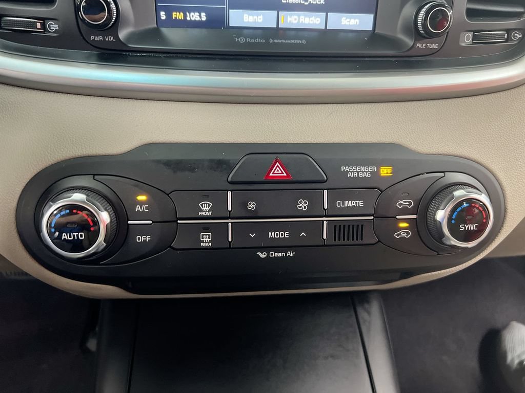 Used 2018 Kia Sorento FWD image 16