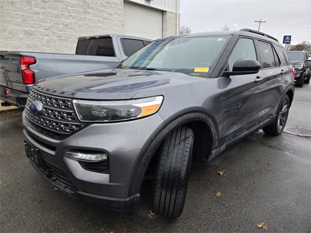 Used 2022 Ford Explorer XLT w/ Equipment Group 202A image 9