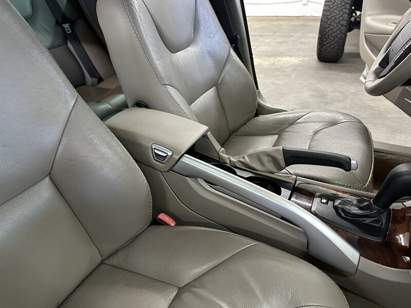 Used 2007 Volvo XC70 AWD/4WD image 33