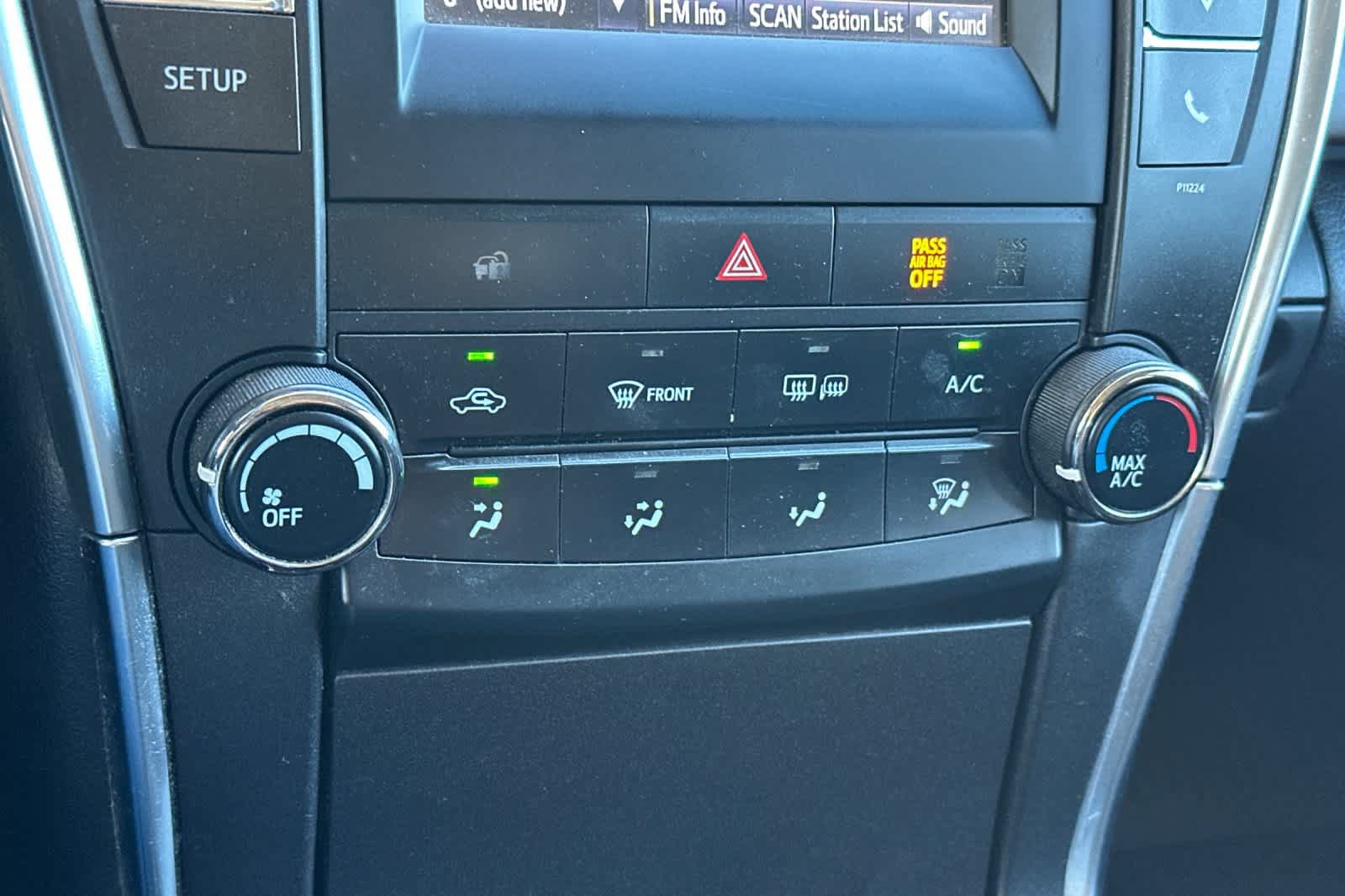 Used 2016 Toyota Camry LE FWD image 21