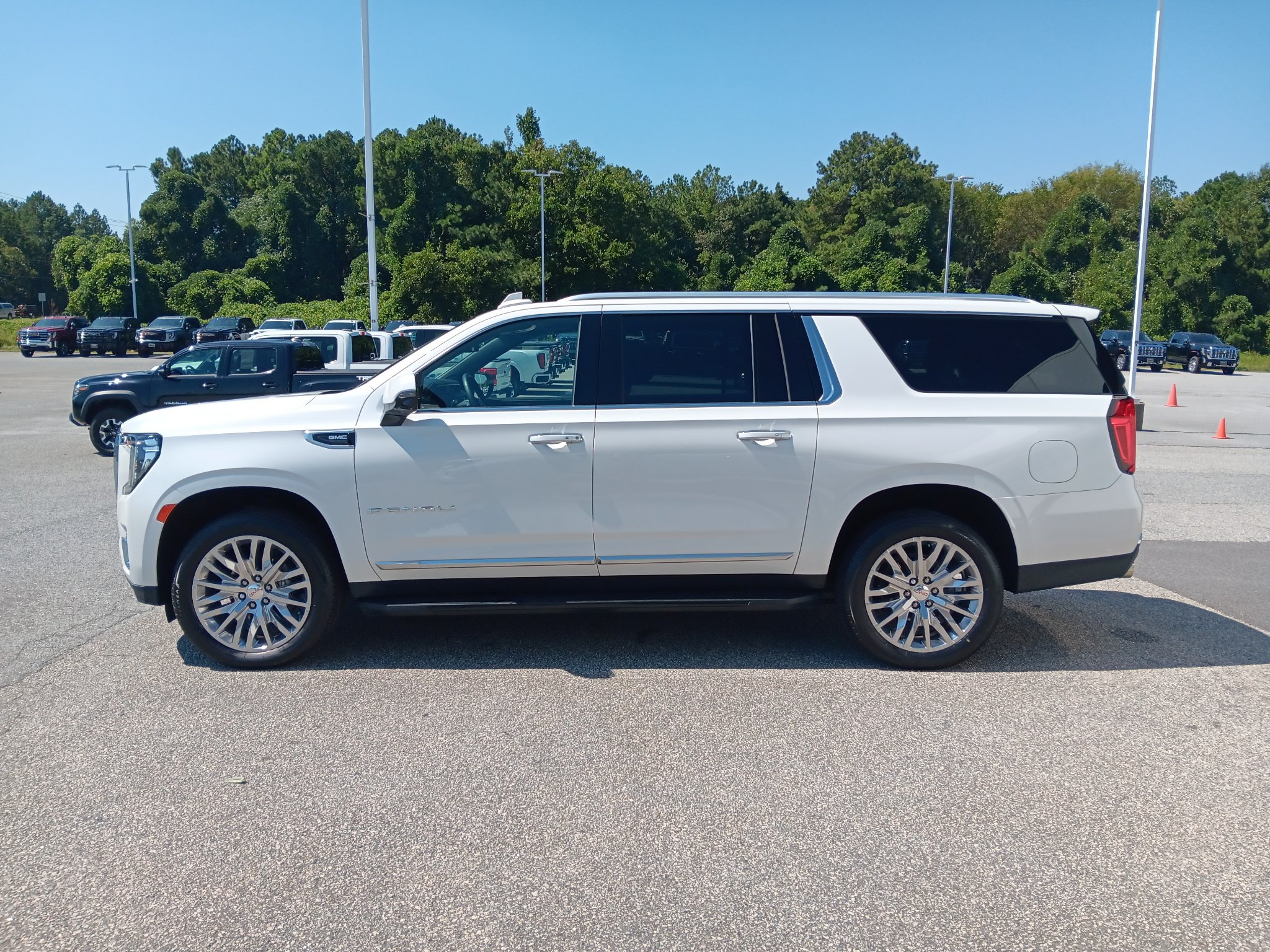 Used 2024 GMC Yukon XL Denali w/ LPO, Floor Liner Package AWD/4WD image 3