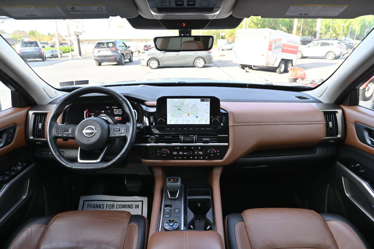 Used 2023 Nissan Pathfinder Platinum AWD/4WD image 2