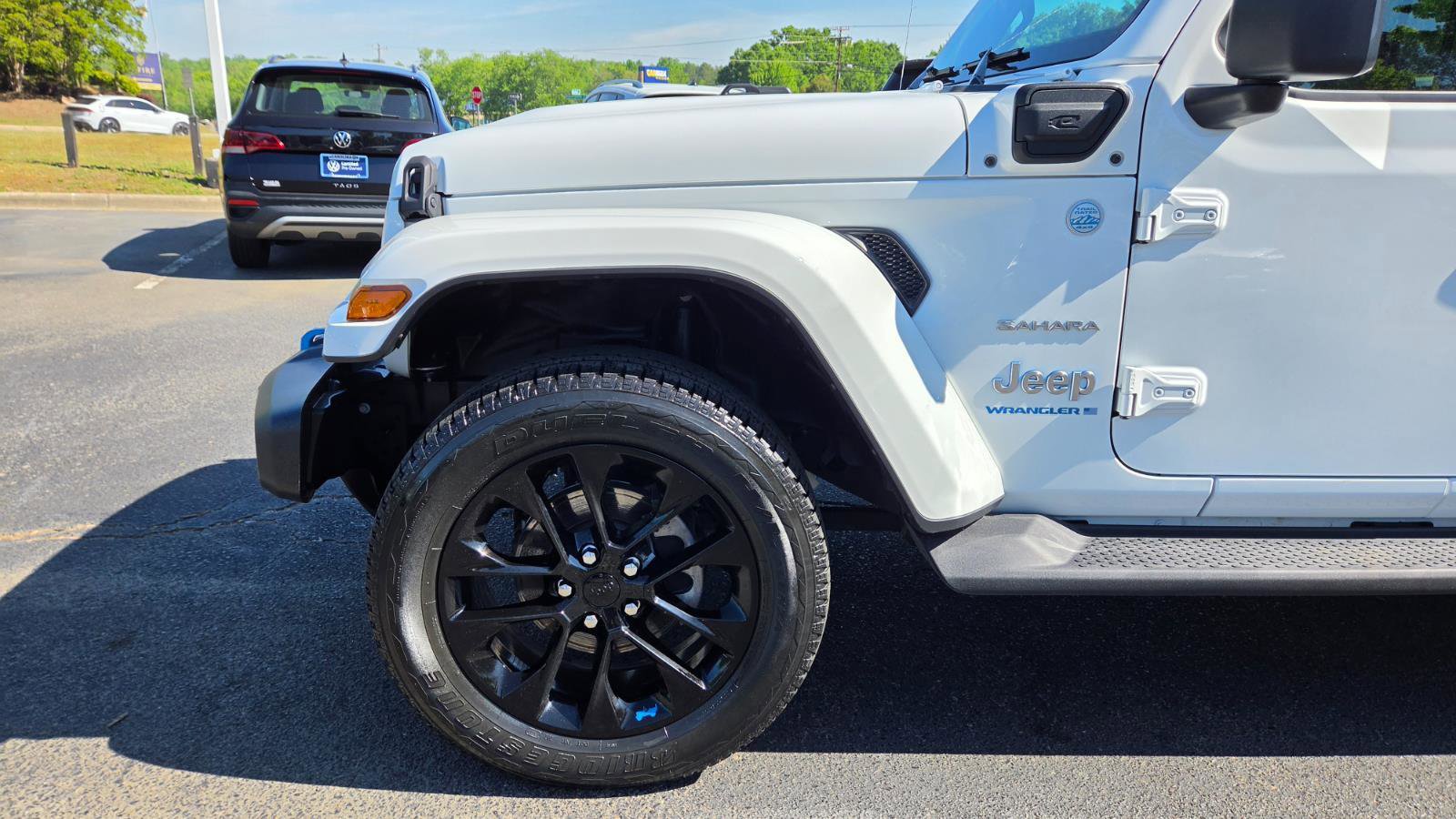 Used 2023 Jeep Wrangler Sahara w/ Cold Weather Group image 11