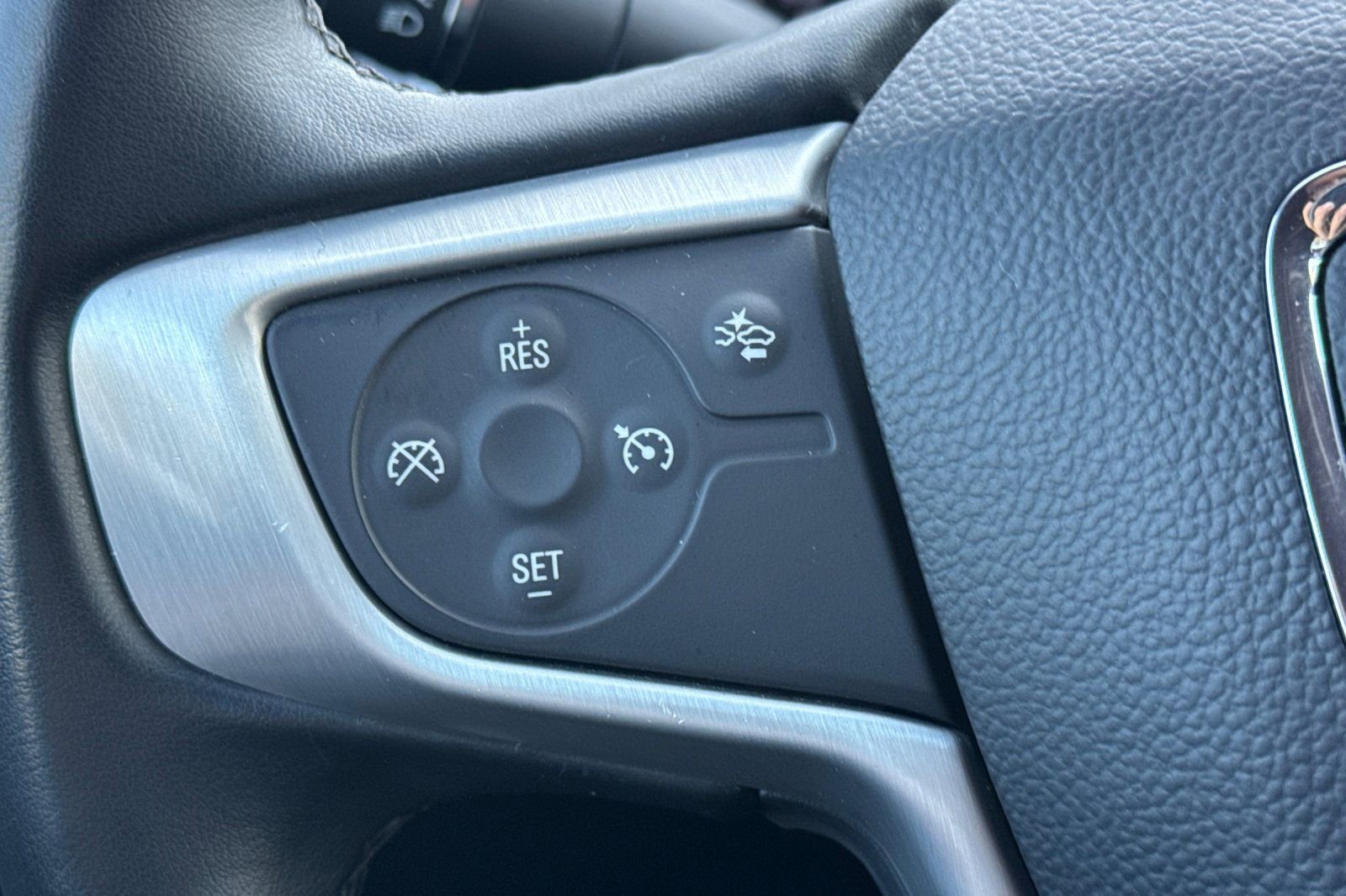 Certified 2023 GMC Acadia SLT image 28