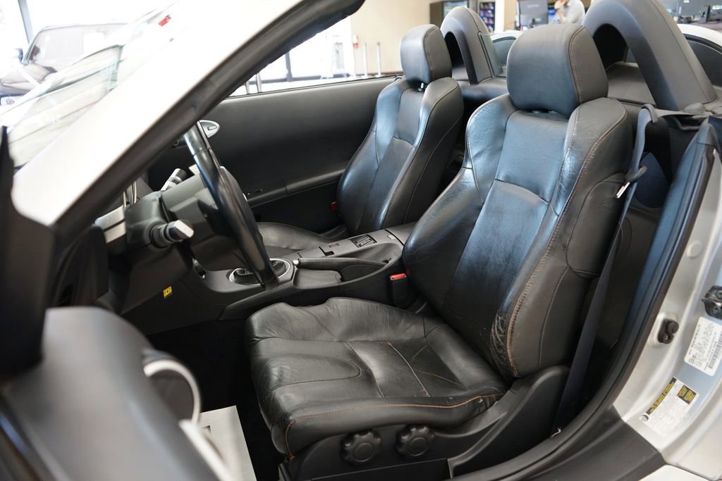 Used 2004 Nissan 350Z Touring RWD image 4