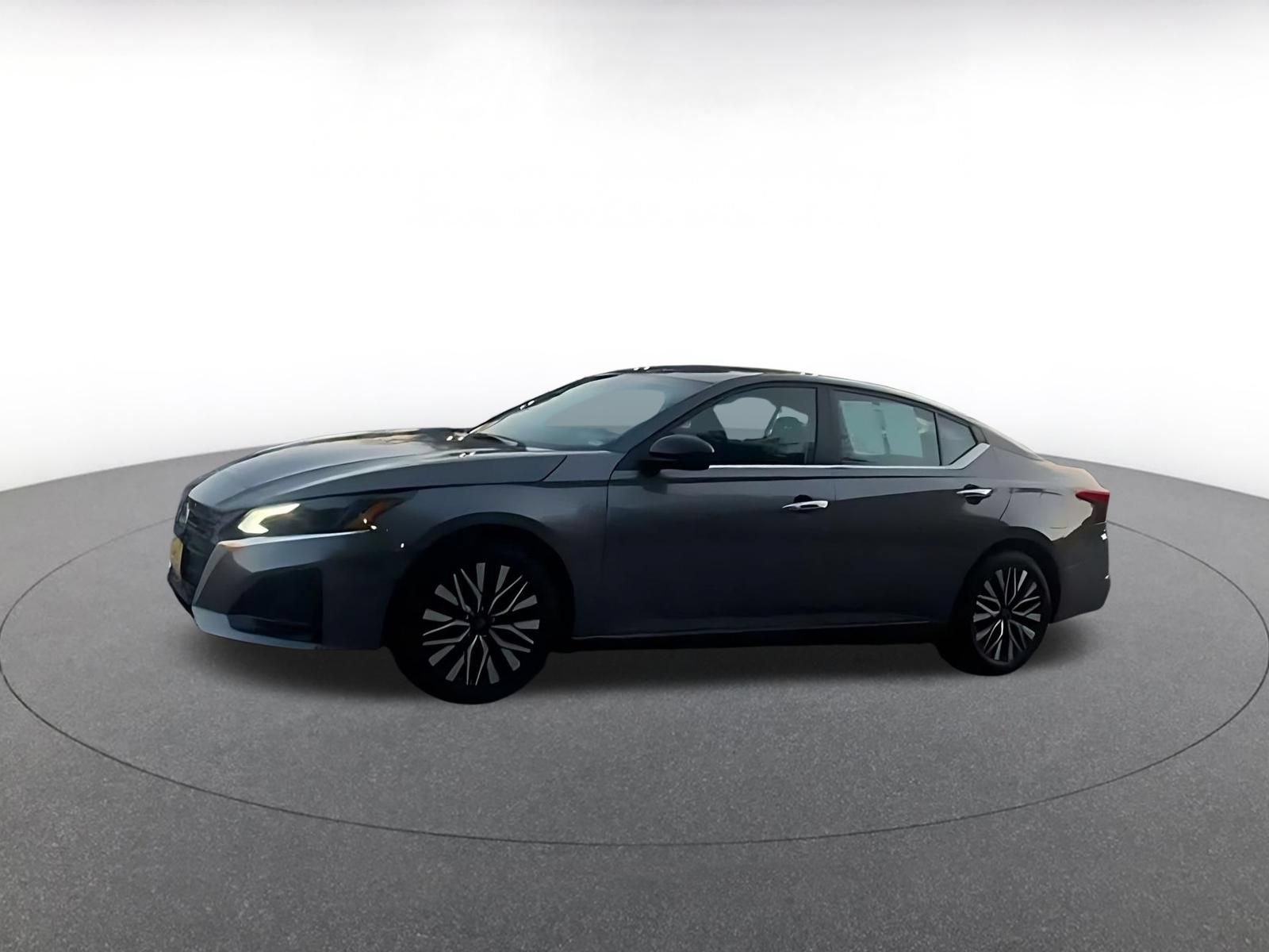 Used 2025 Nissan Altima 2.5 SV FWD image 7