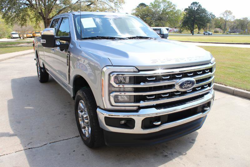 Used 2023 Ford F250 Lariat w/ Chrome Package image 4