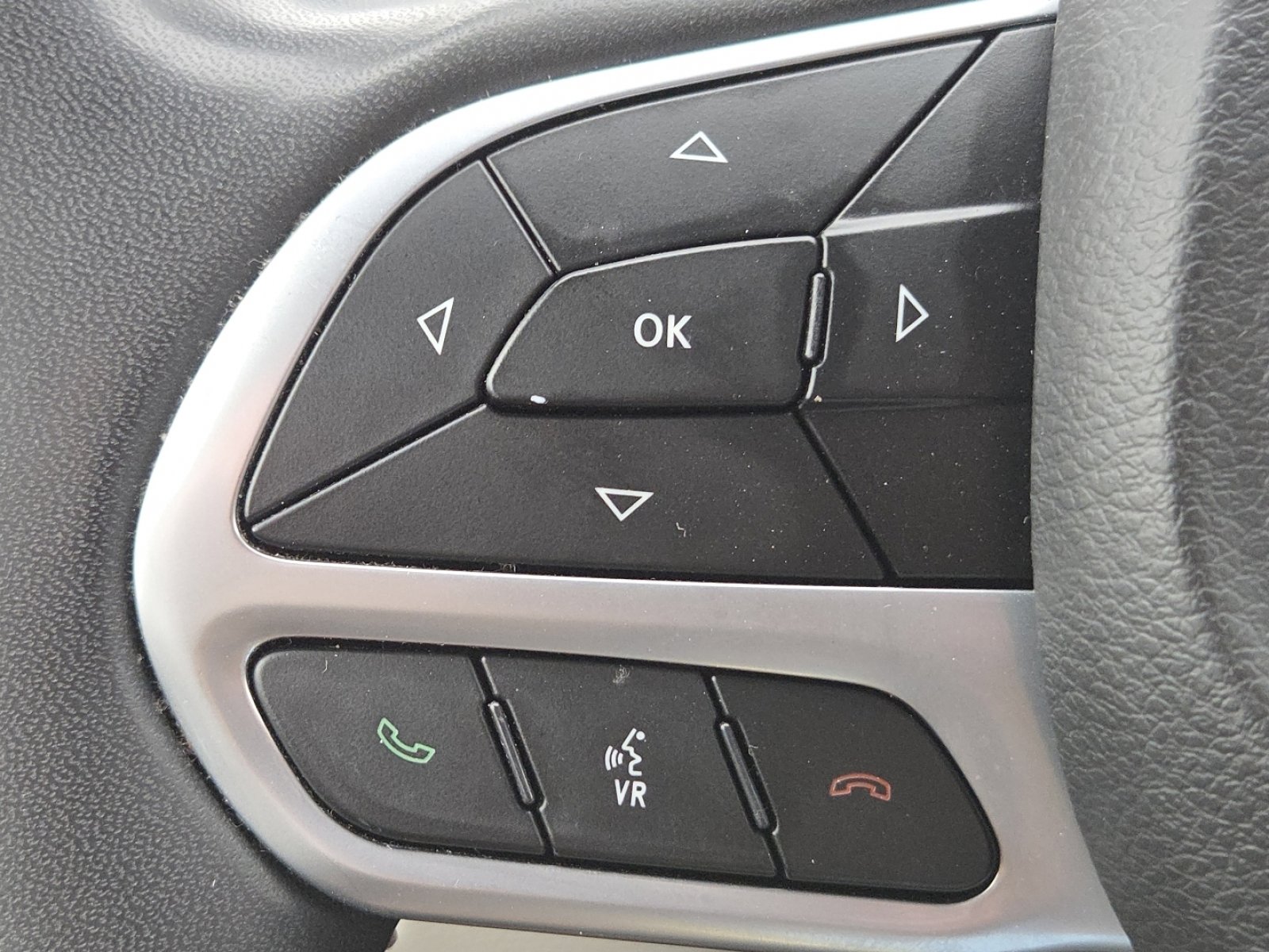 Used 2023 Chrysler Voyager LX image 31