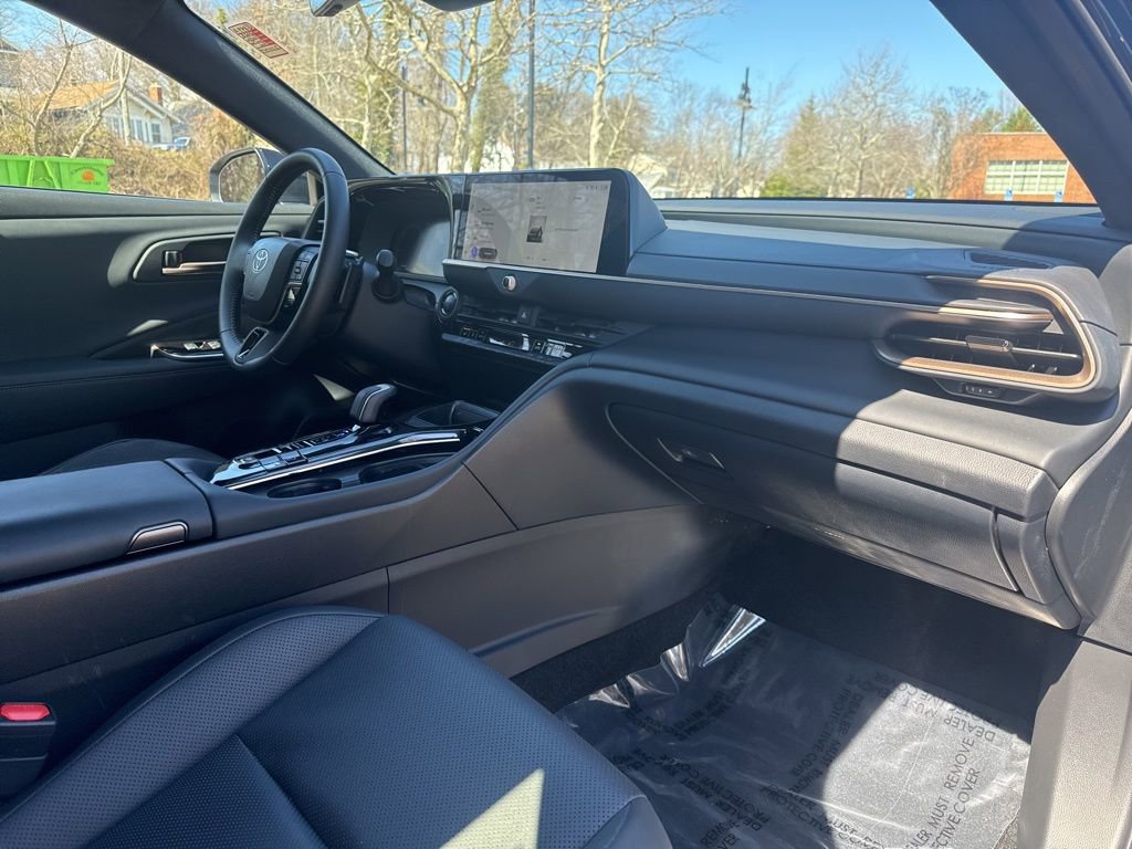 Used 2025 Toyota Crown Signia XLE image 33