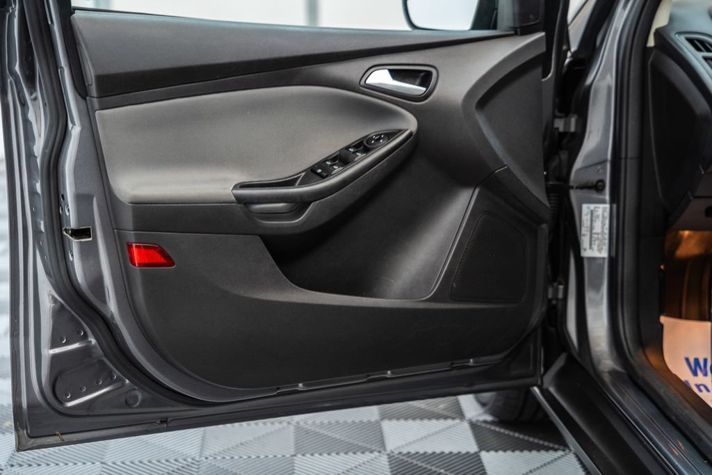 Used 2014 Ford Focus SE FWD image 34