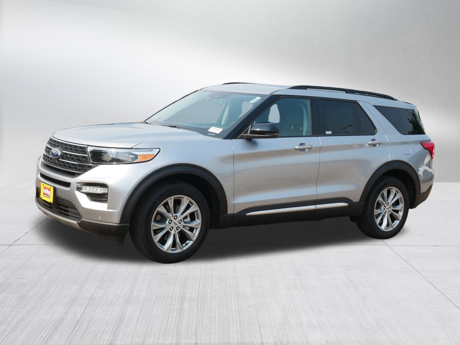 Used 2023 Ford Explorer XLT w/ Equipment Group 202A AWD/4WD image 3