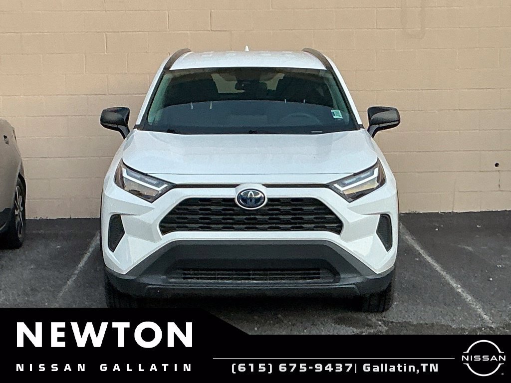 Used 2024 Toyota RAV4 LE AWD/4WD image 3