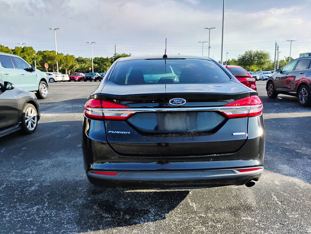 Used 2017 Ford Fusion SE FWD image 5