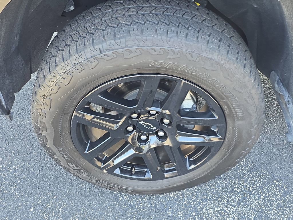 Used 2025 Chevrolet Silverado 1500 LT Trail Boss w/ Convenience Package II image 9