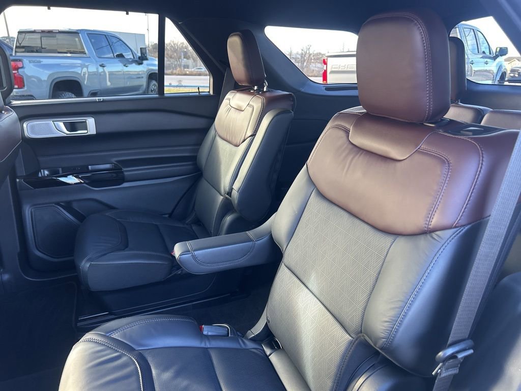 Used 2022 Ford Explorer Platinum w/ Equipment Group 601A image 38
