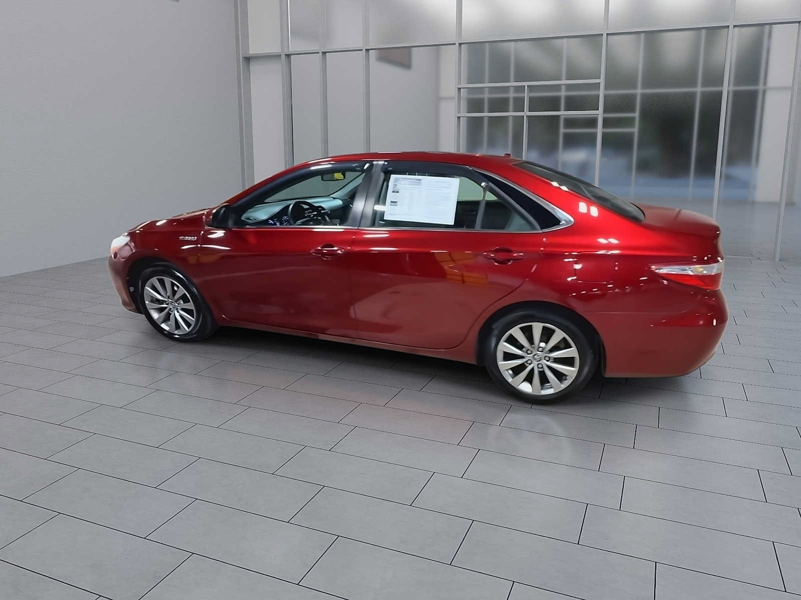 Used 2015 Toyota Camry XLE w/ Moonroof Package FWD image 6